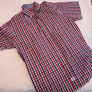 Men’s Izod button down shirt